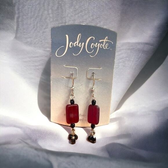 NWT Vintage Jody Coyote Red and Black Bead Earrings Dangle Drop Goth Vampire - Picture 1 of 6